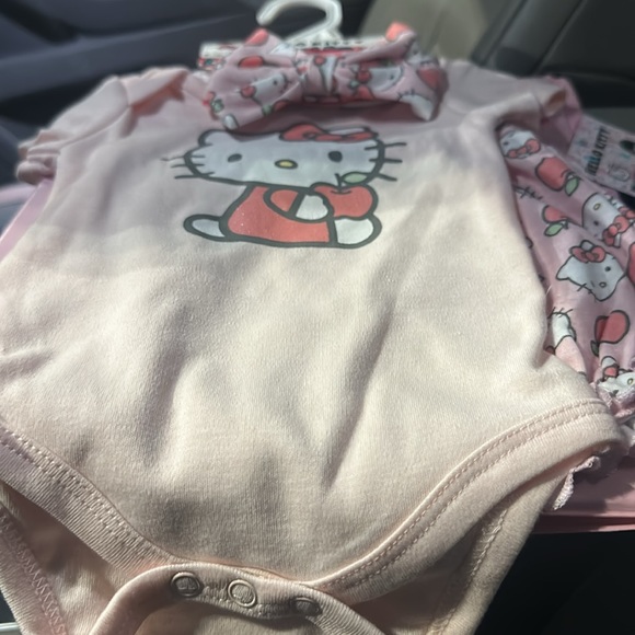 Hello Kitty Matching Set - Picture 4 of 9